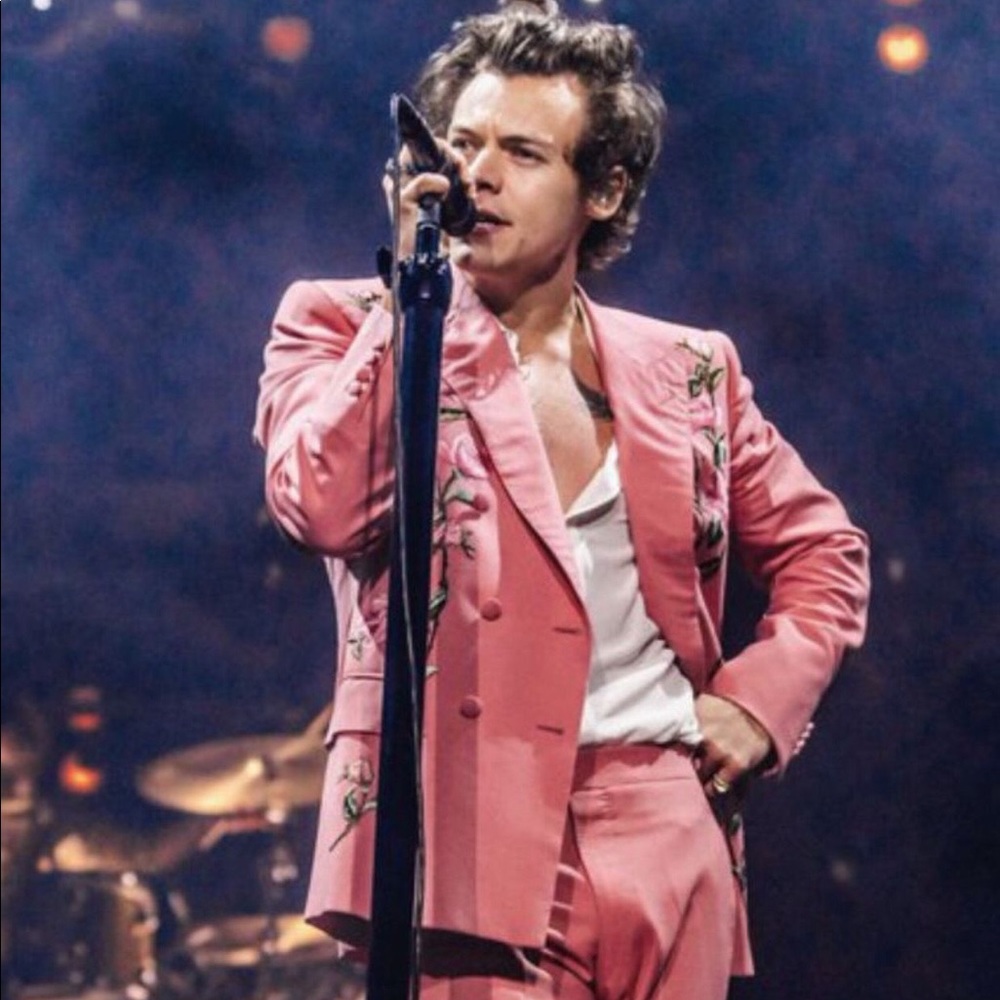 ISO HARRY STYLES MERCH!!!